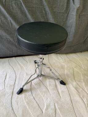 Percussion Round Top Drum Throne with Single-Braced Legs